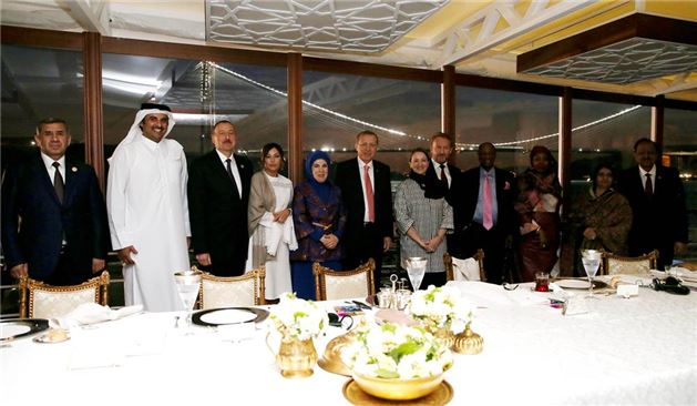 Presidente Aliyev y su esposa asisten a la cena oficial en Estambul -FOTOS